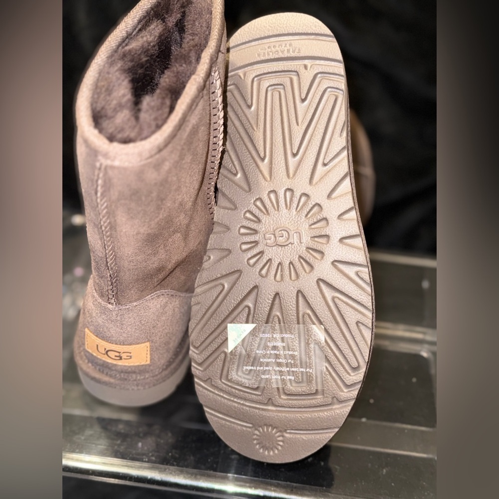UGG Classic Short Boot In Brown New* - Picture 6 of 12